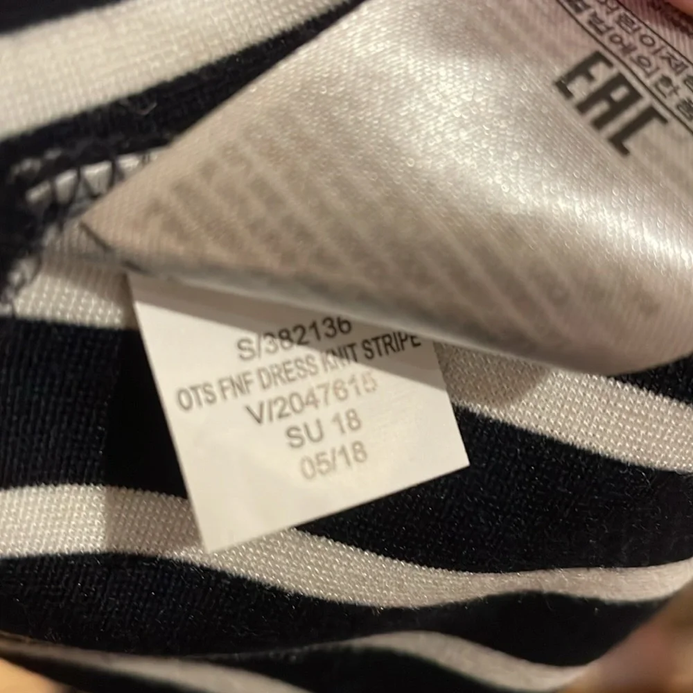 Banana Republic Off the Shoulder Striped Dress NWT Size 6 Black & White Preppy - Picture 12 of 12